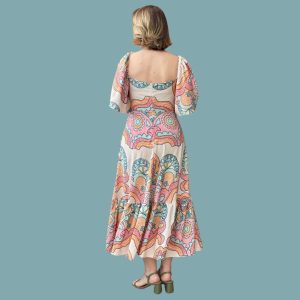 Vestido midi com decote quadrado