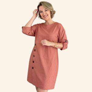 Vestido com Fenda e Botões