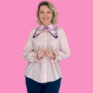 camisa com gola e recorte borboleta