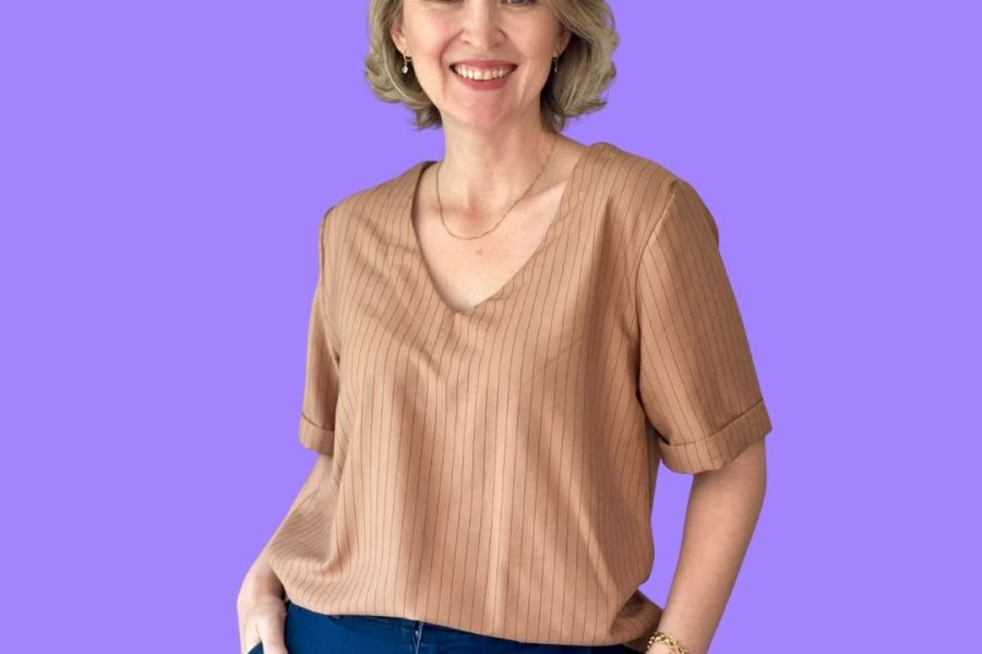 Blusa com Decote V e Barra Italiana