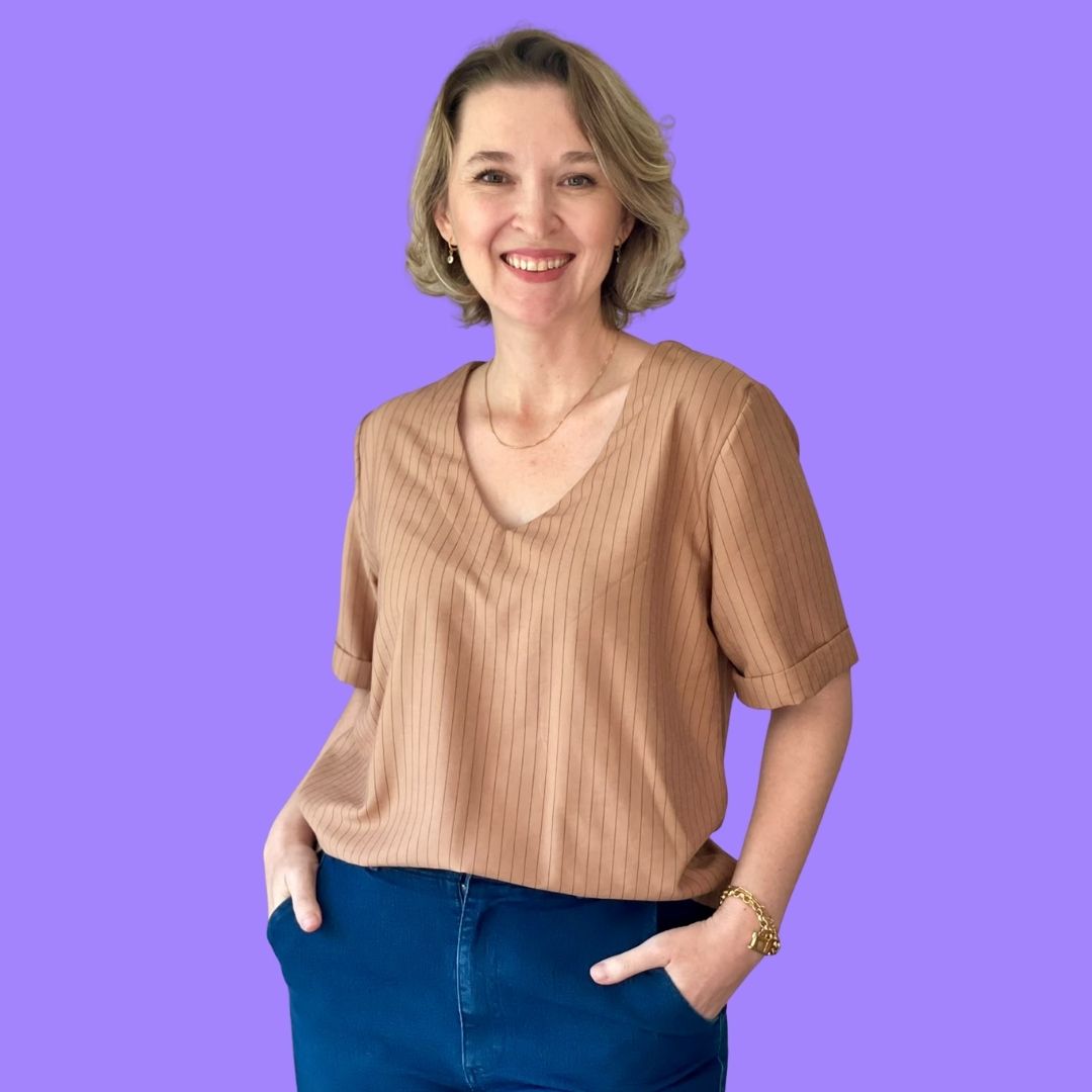 Blusa com Decote V e Barra Italiana